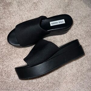 Steve Madden Slinky Black Platform Sandals